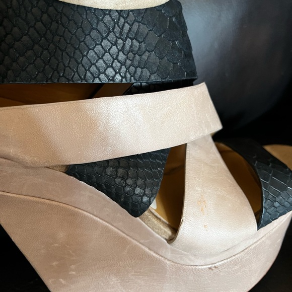 NEW L.A.M.B. Strappy suede platform wedge - Picture 6 of 8